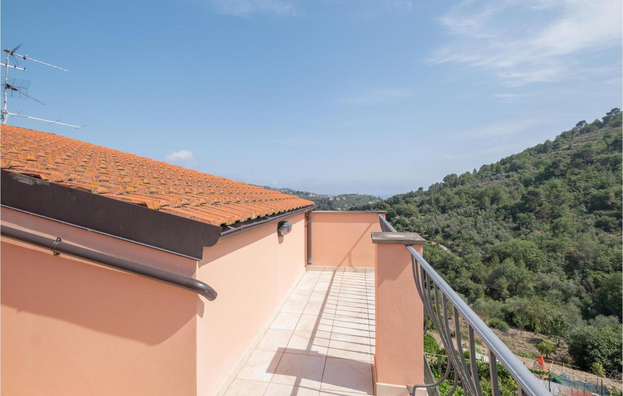 Nice Home In Borgo Doneglia With Kitchenette Borgo d'Oneglia Exterior foto