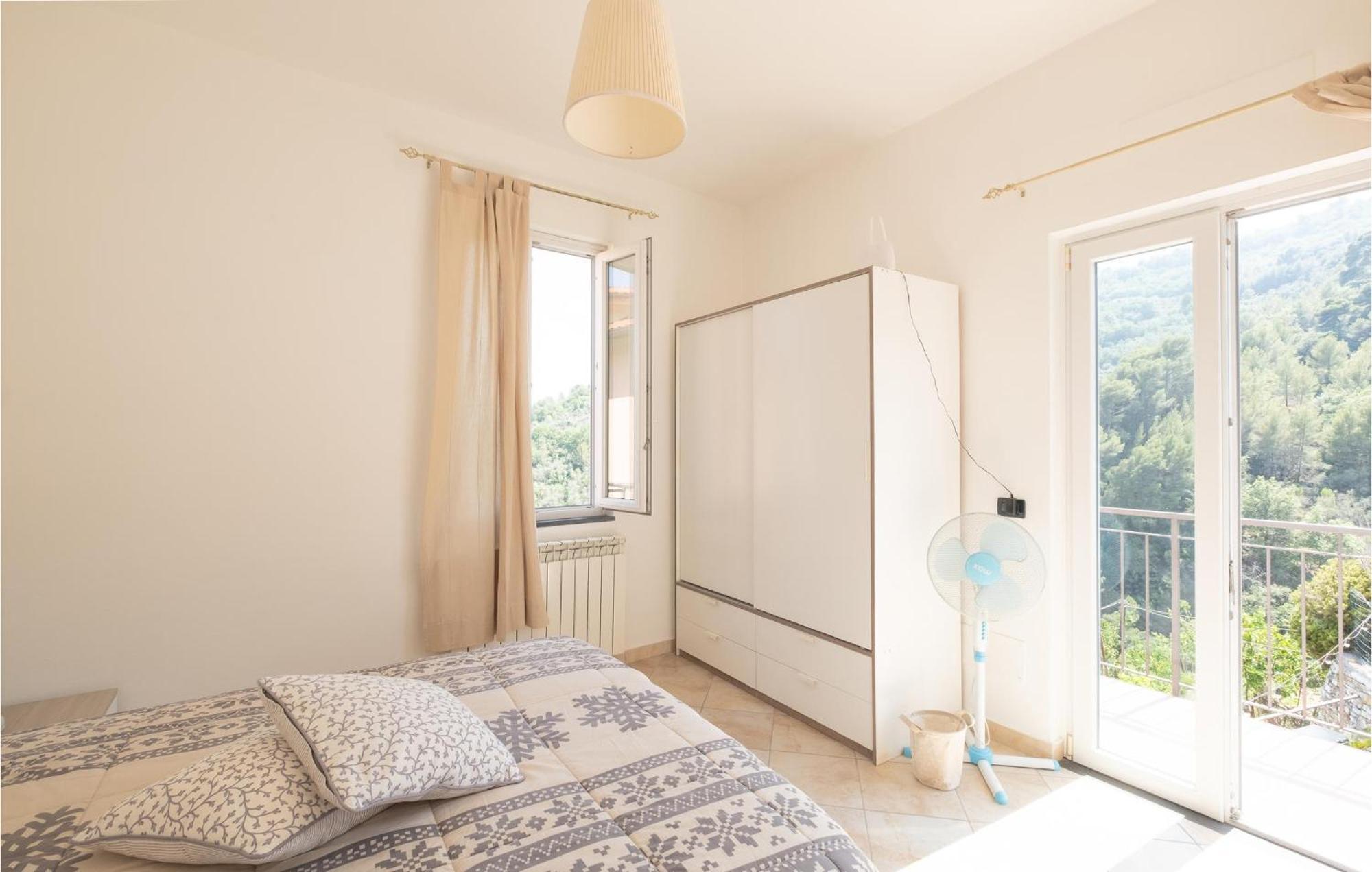 Nice Home In Borgo Doneglia With Kitchenette Borgo d'Oneglia Quarto foto