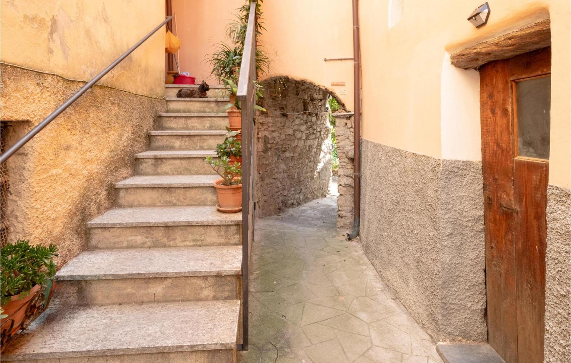 Nice Home In Borgo Doneglia With Kitchenette Borgo d'Oneglia Exterior foto