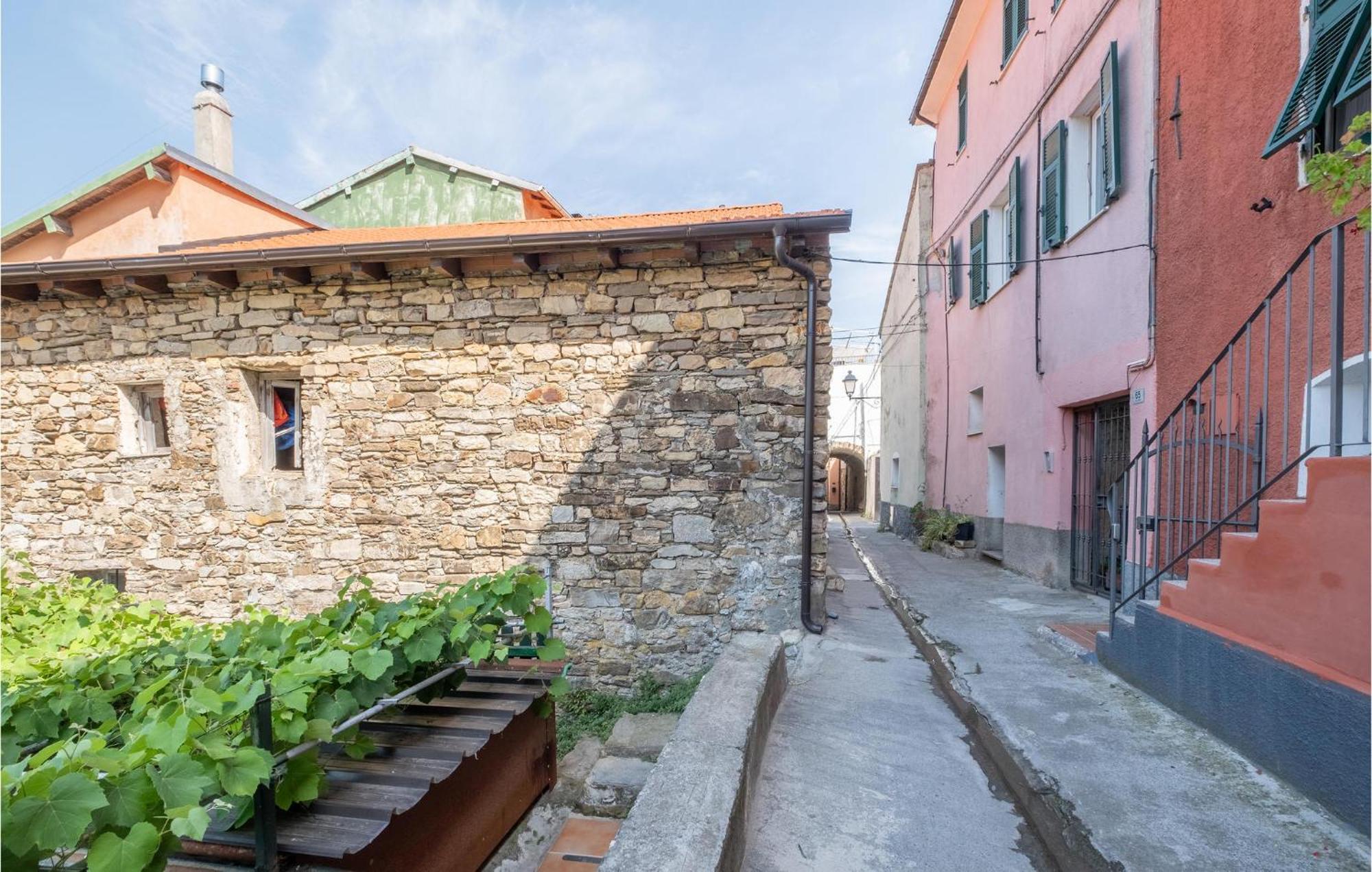 Nice Home In Borgo Doneglia With Kitchenette Borgo d'Oneglia Exterior foto